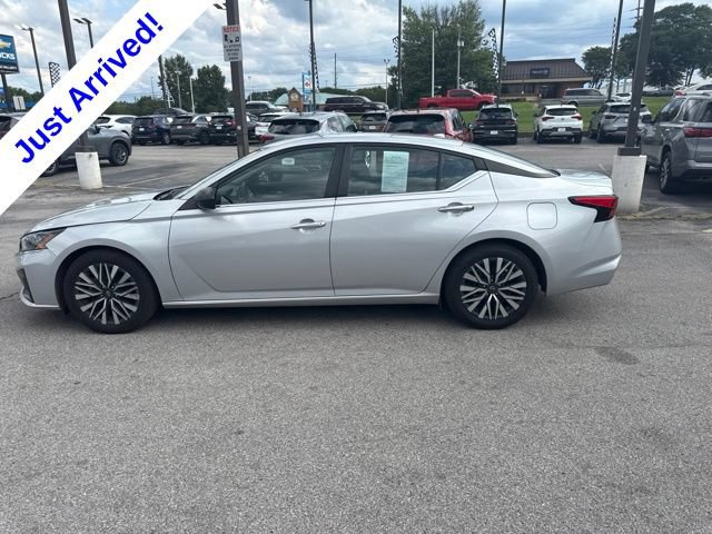 Used 2024 Nissan Altima 2.5 SV FWD image 5