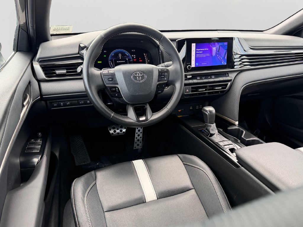 Used 2025 Toyota Camry SE FWD image 12