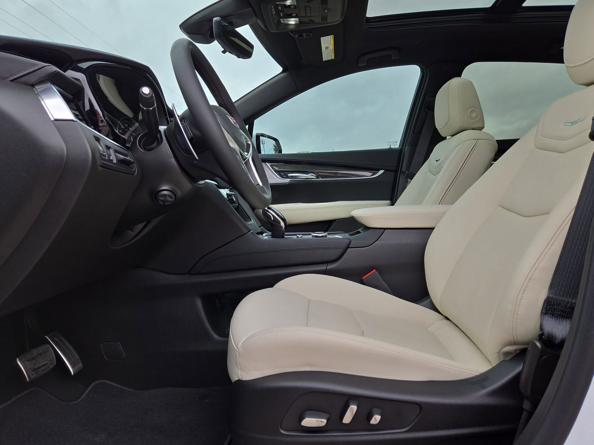 New 2025 Cadillac XT5 Sportv w/ Technology Package AWD/4WD image 16