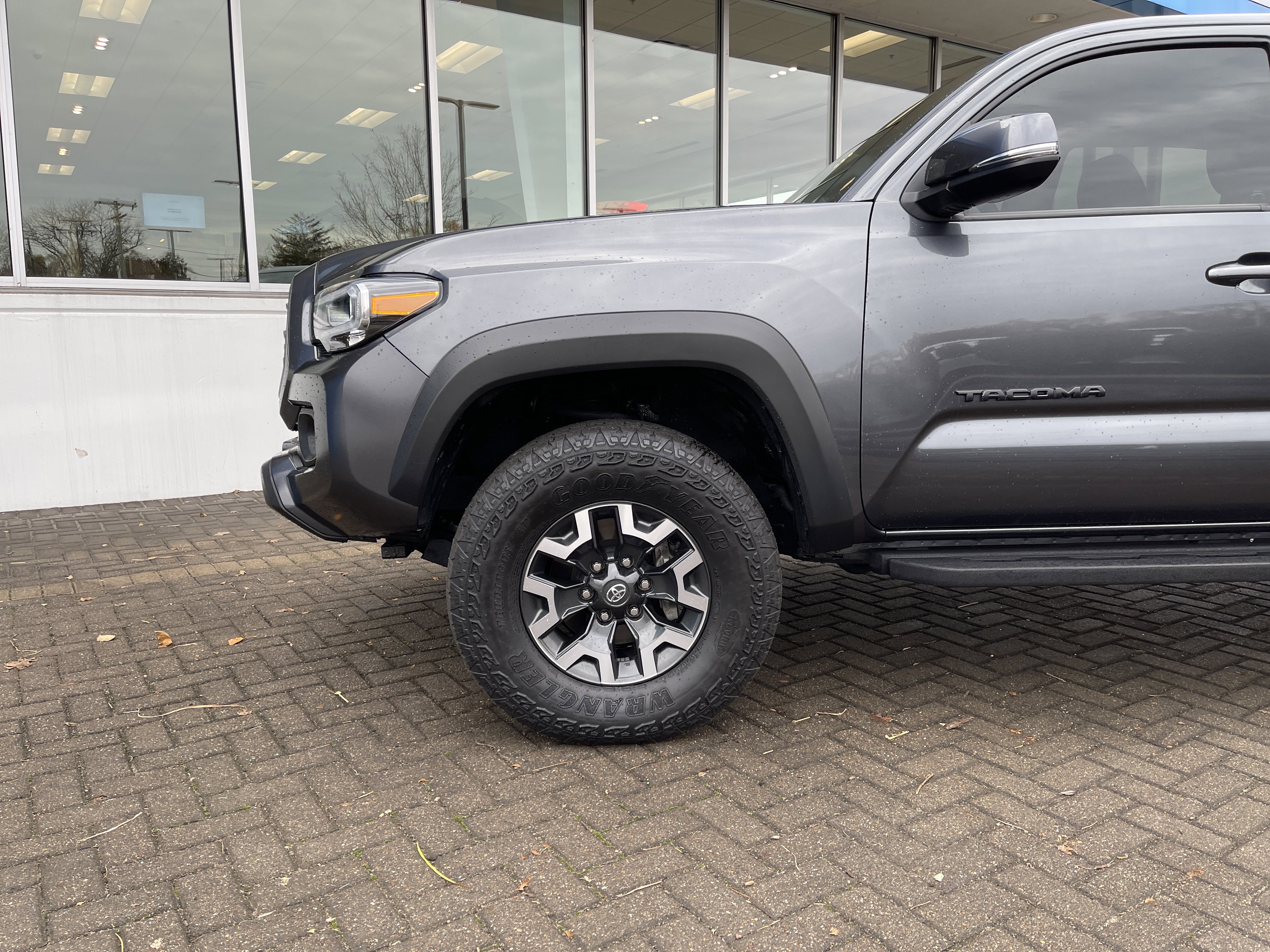 Used 2023 Toyota Tacoma TRD Off-Road image 10