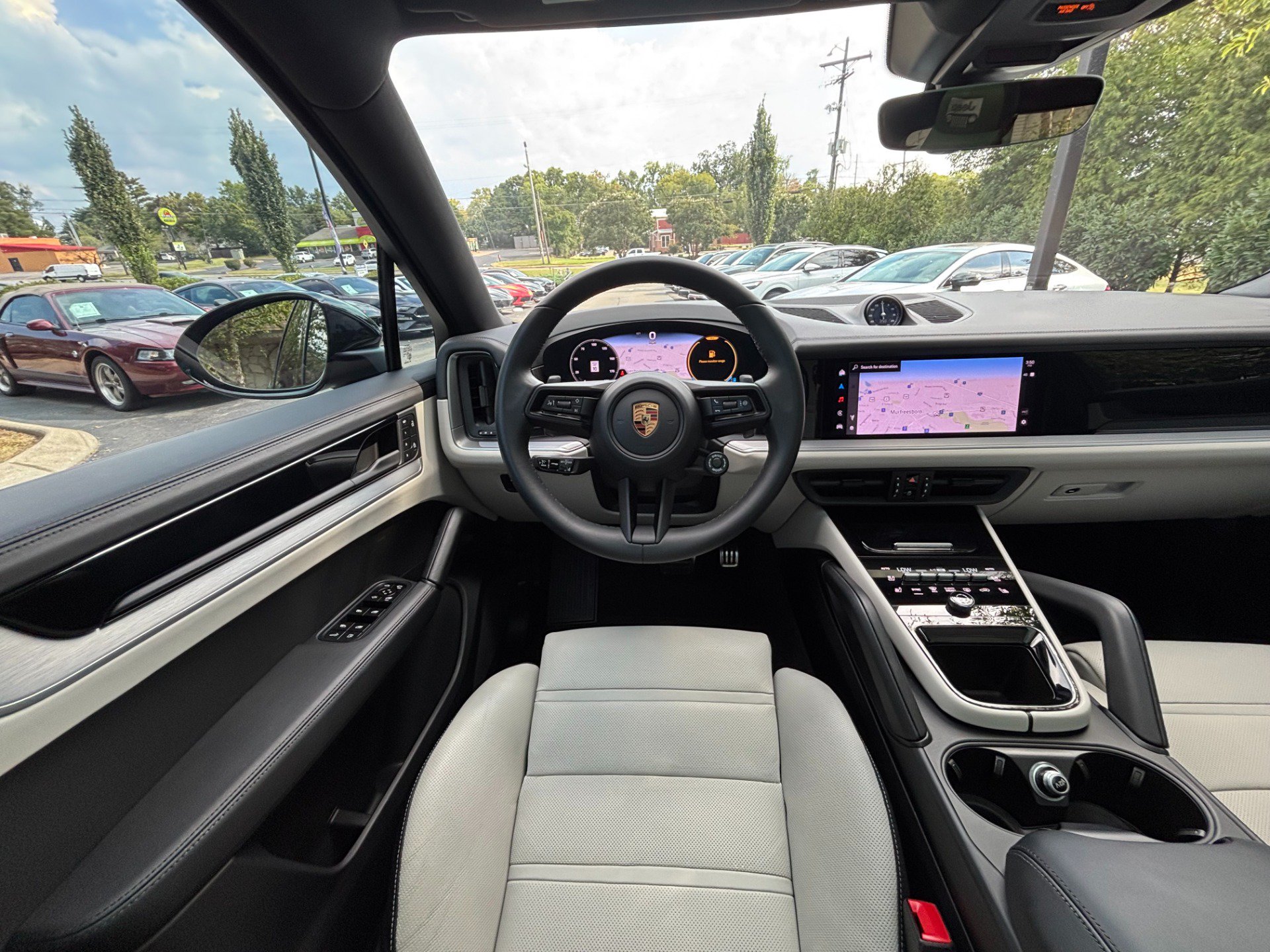 Used 2025 Porsche Cayenne S AWD/4WD image 32