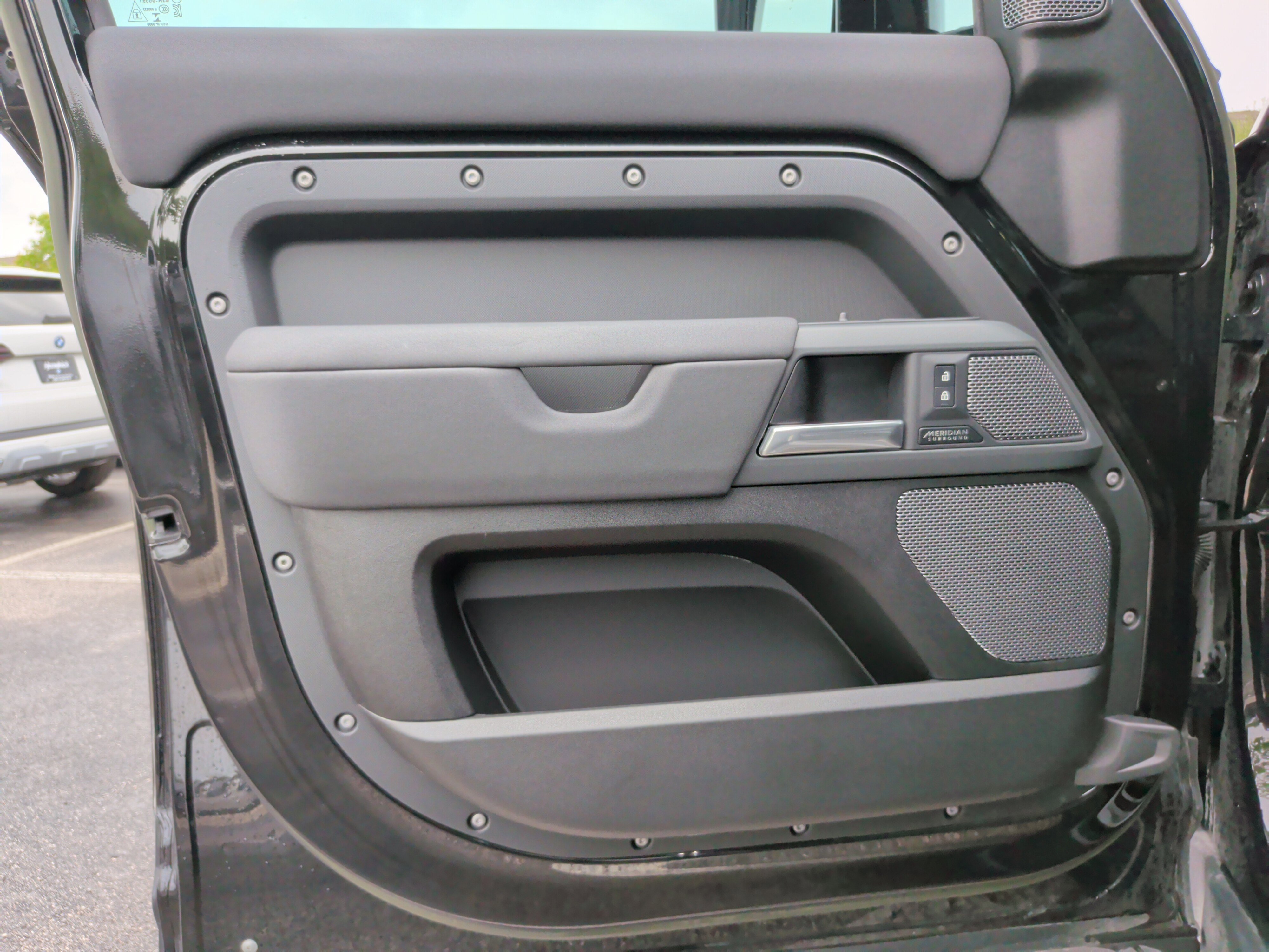 Used 2023 Land Rover Defender 110 X-Dynamic SE image 31