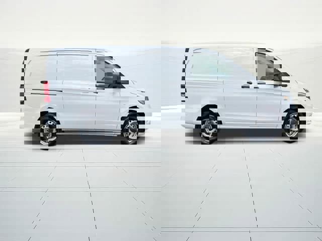 Used 2023 Mercedes-Benz Metris image 2