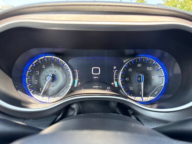 Used 2024 Chrysler Pacifica Touring-L FWD image 20