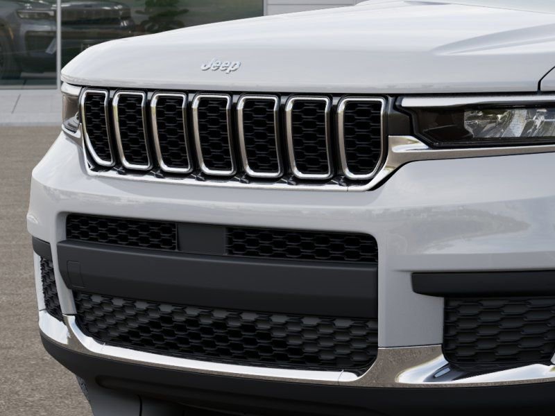 New 2025 Jeep Grand Cherokee L Laredo image 11