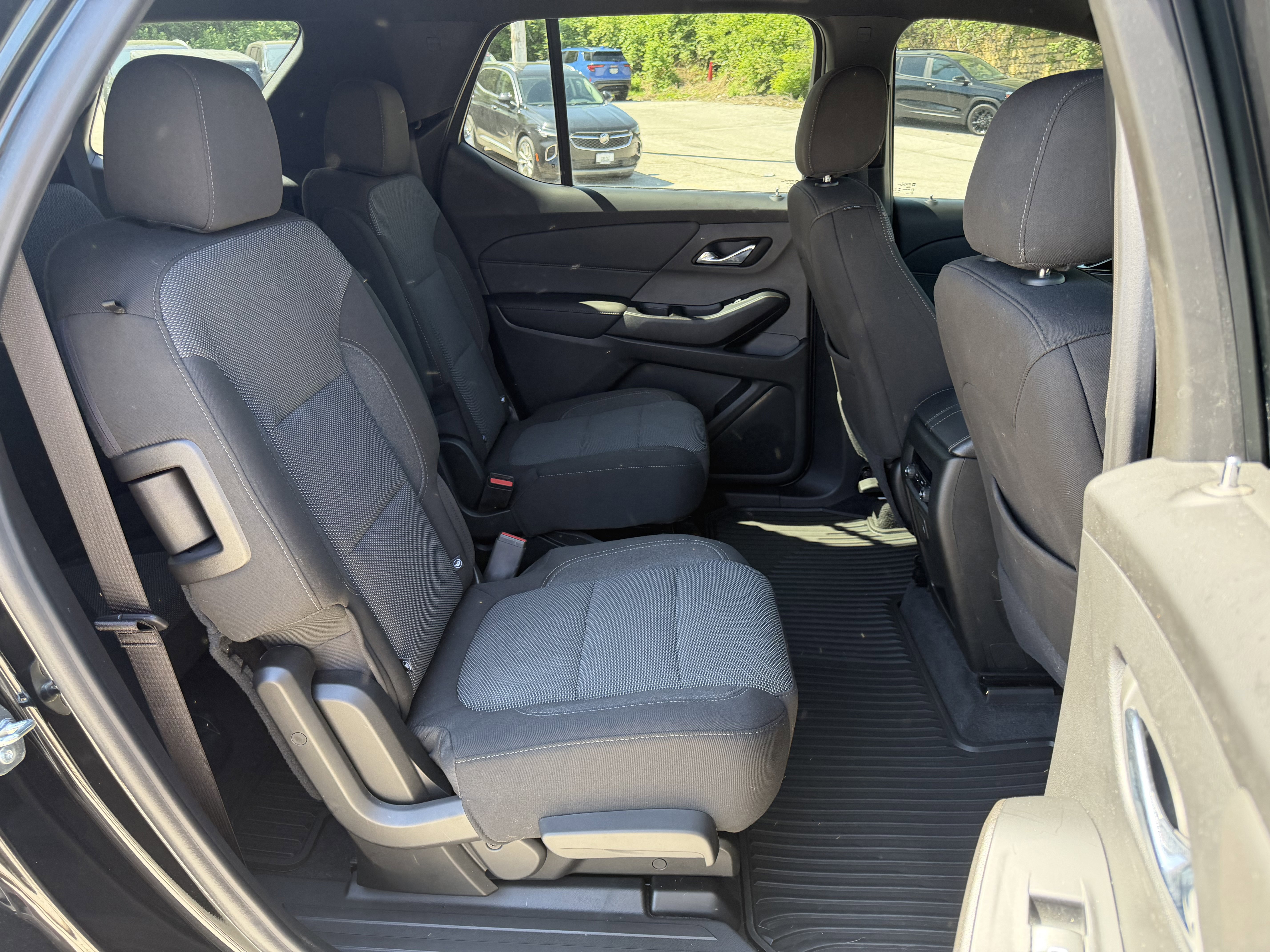 Used 2023 Chevrolet Traverse LT image 10