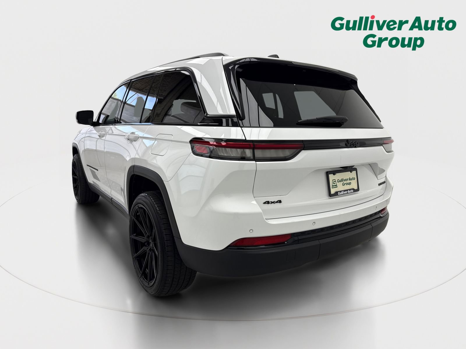 Used 2025 Jeep Grand Cherokee Limited w/ Black Appearance Package image 4