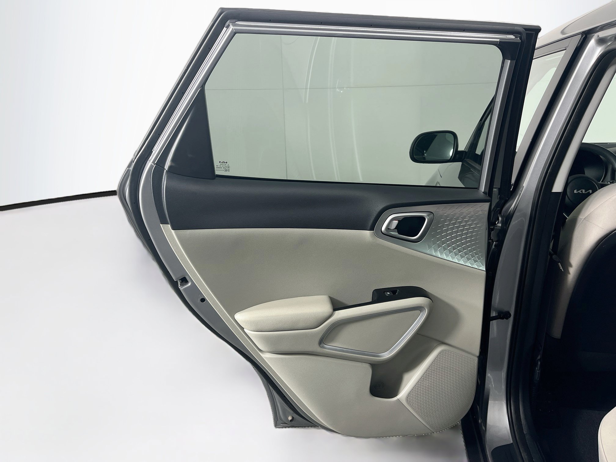 Used 2025 Kia Soul LX w/ LX Technology Package FWD image 25