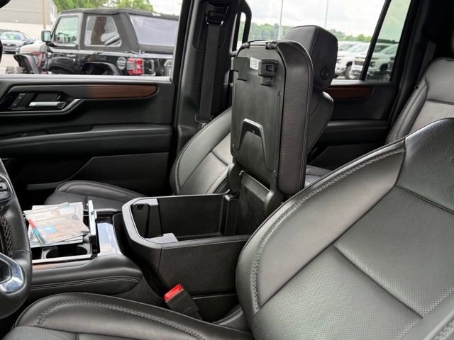 Used 2025 GMC Yukon XL Denali AWD/4WD image 39