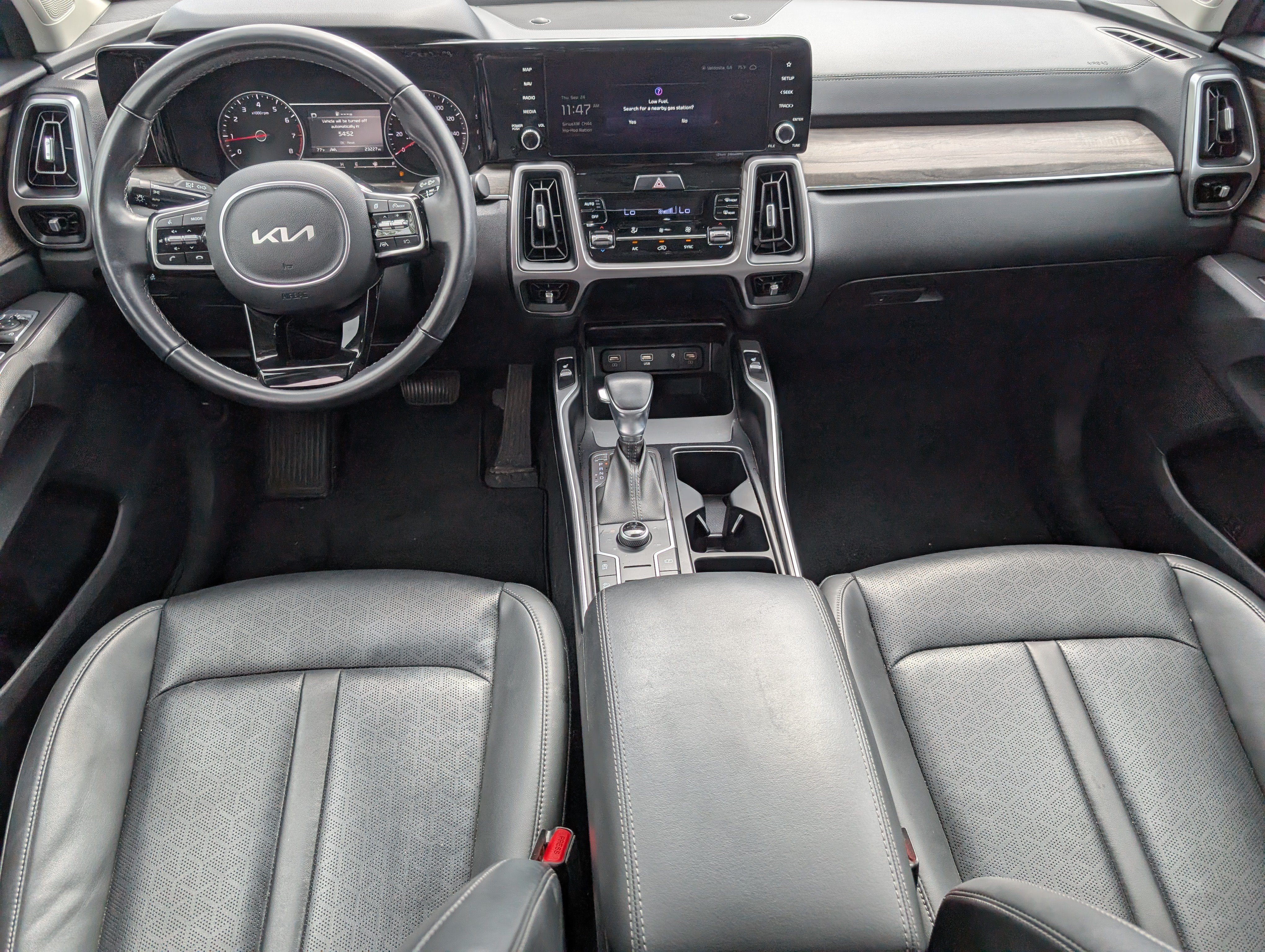 Used 2023 Kia Sorento S w/ Panoramic Sunroof Package AWD/4WD image 5