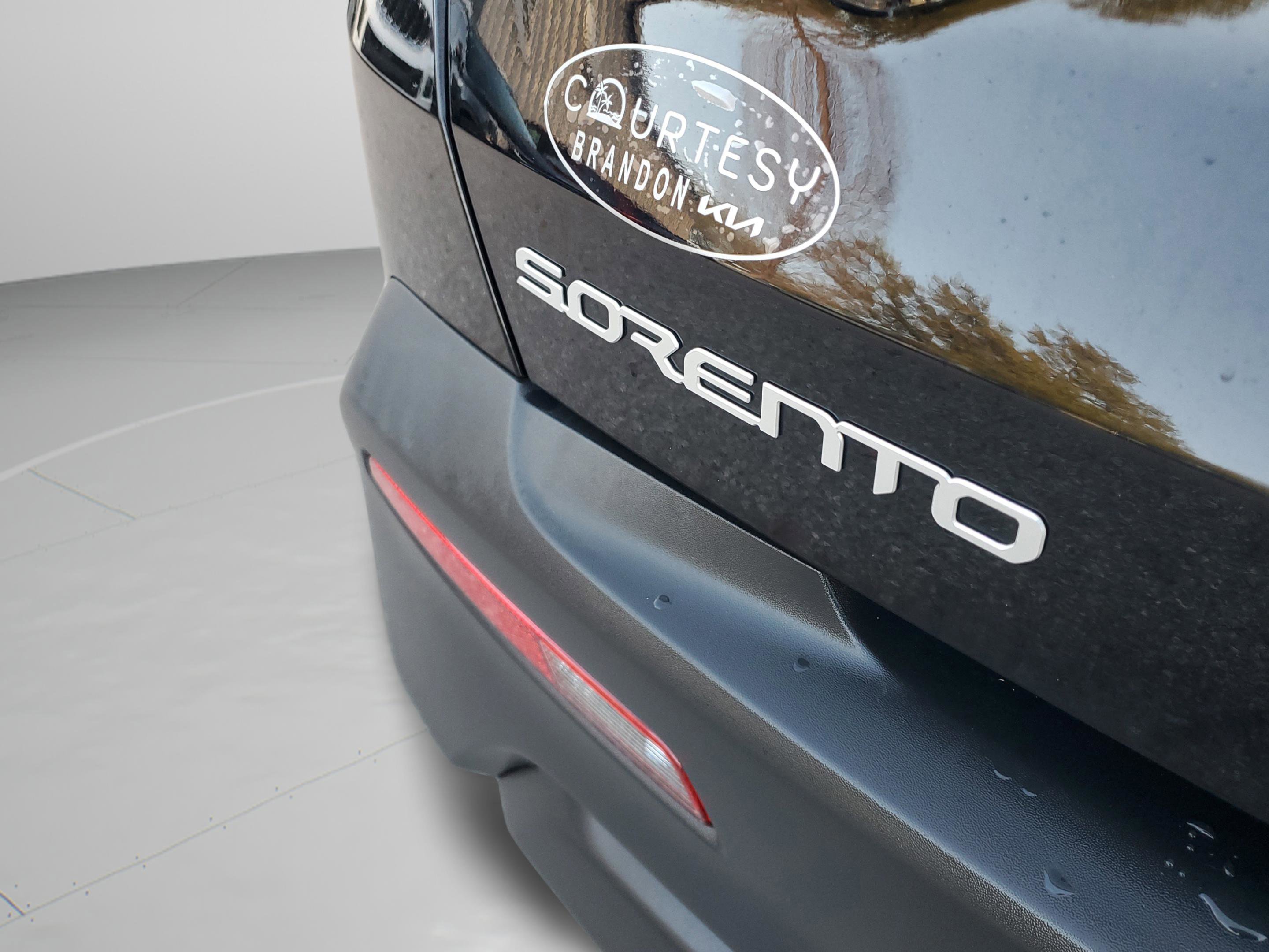 Certified 2023 Kia Sorento LX image 8