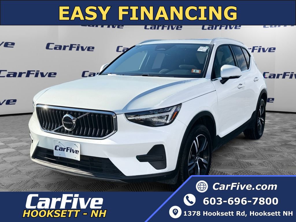 Used 2025 Volvo XC40 B5 Core image 1