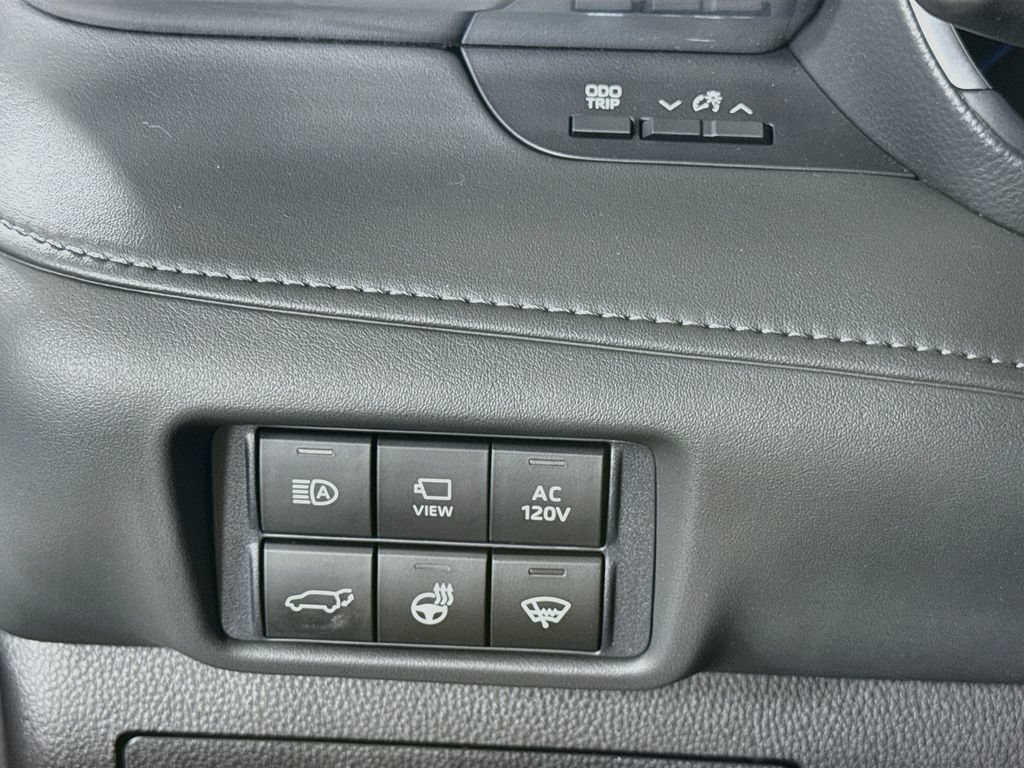 Certified 2021 Toyota Highlander Limited AWD/4WD image 22
