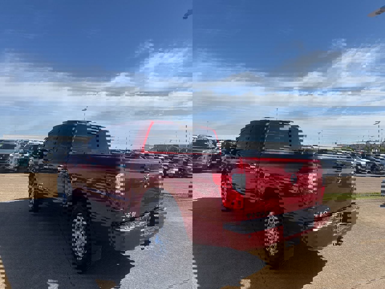 Used 2019 Nissan Titan SV w/ SV Convenience Package image 14