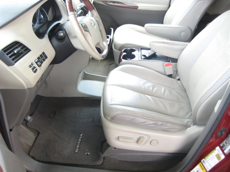 Used 2011 Toyota Sienna Limited w/ Premium Pkg AWD/4WD image 18
