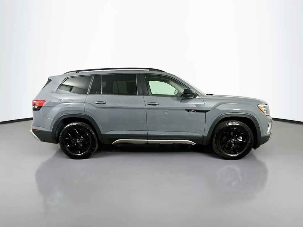 Used 2025 Volkswagen Atlas Peak Edition SE AWD/4WD image 7