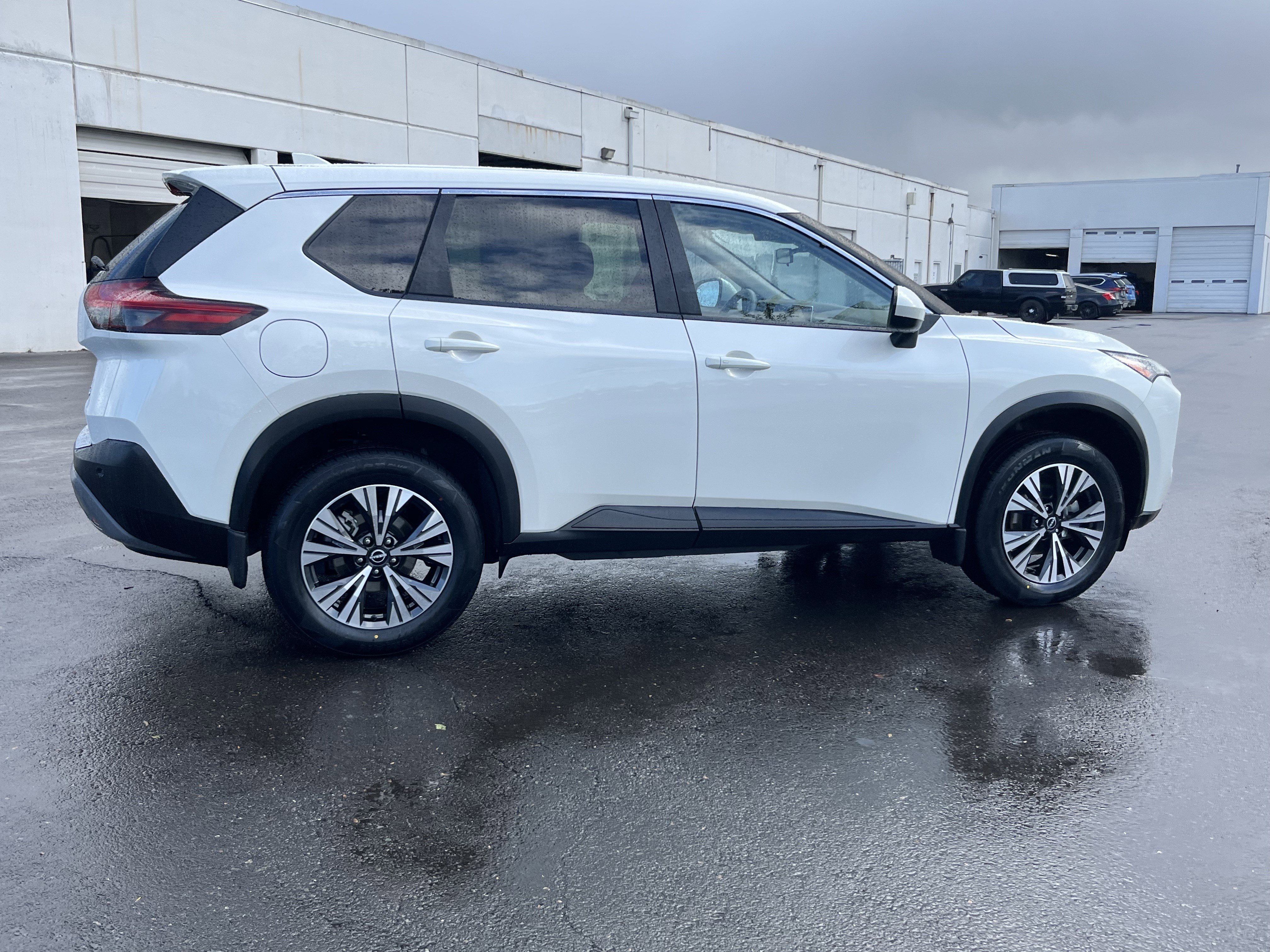 Used 2023 Nissan Rogue SV image 6