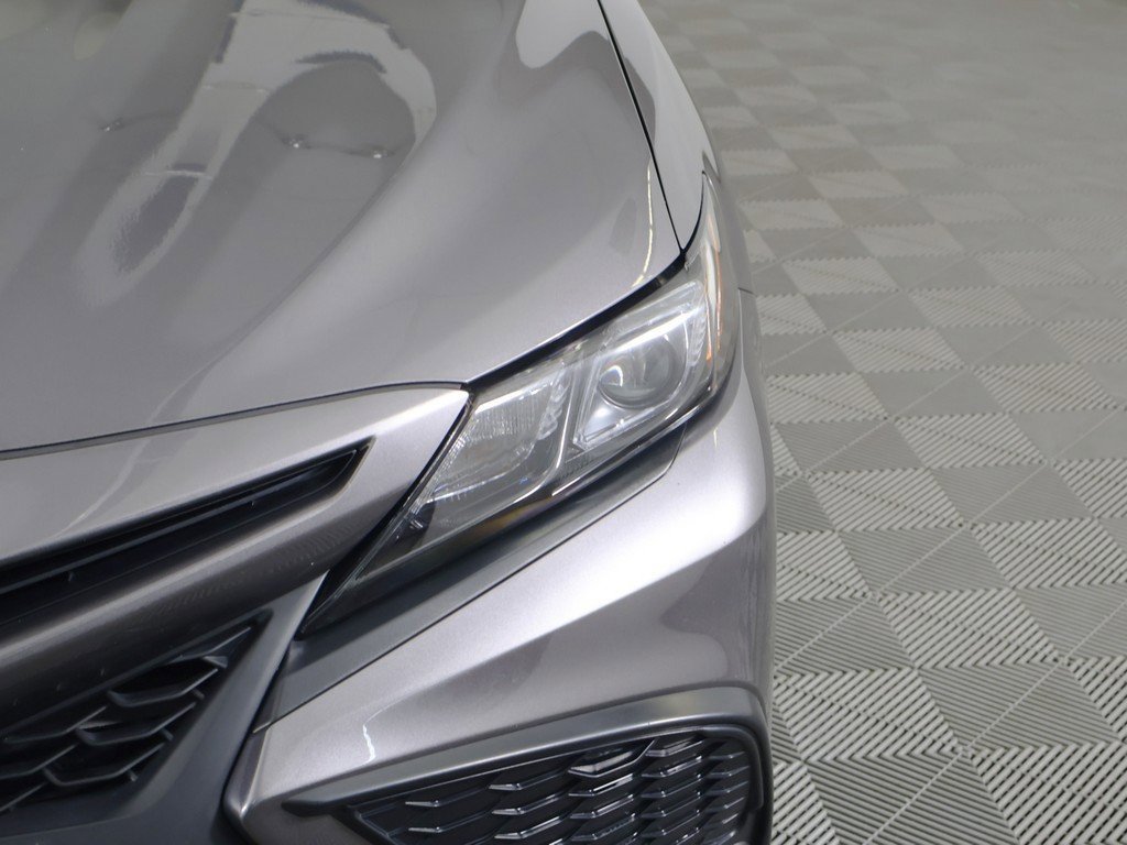 Used 2023 Toyota Camry SE image 11