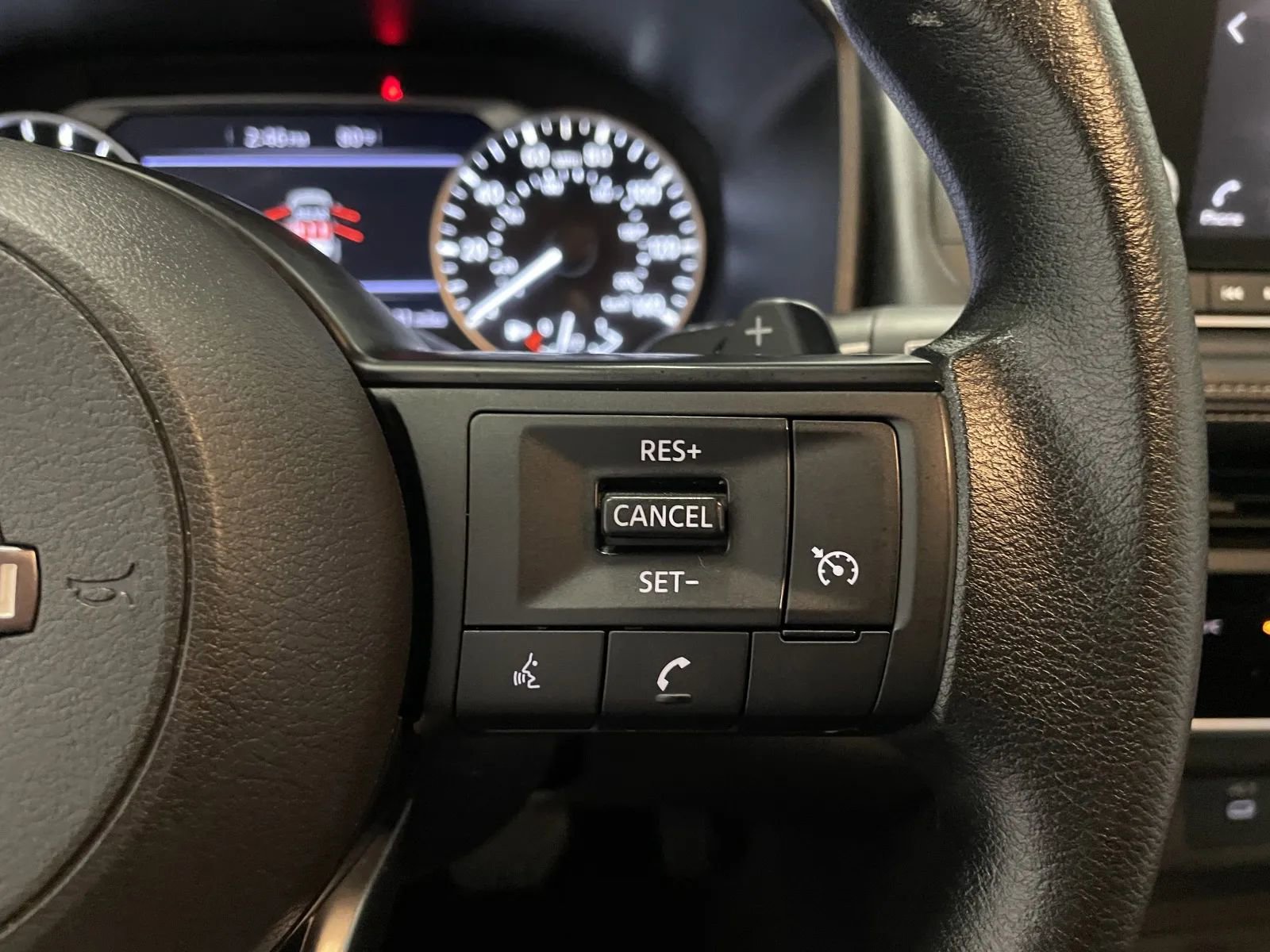 Used 2024 Nissan Rogue S FWD image 19