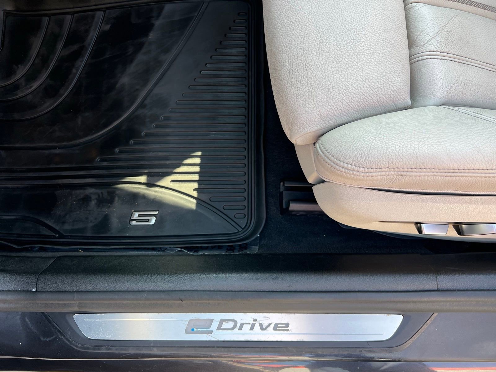 Used 2018 BMW 530e RWD image 25