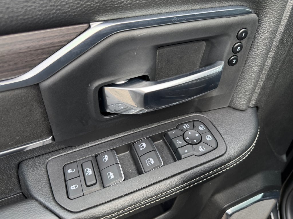 Used 2026 RAM 3500 Laramie AWD/4WD image 21