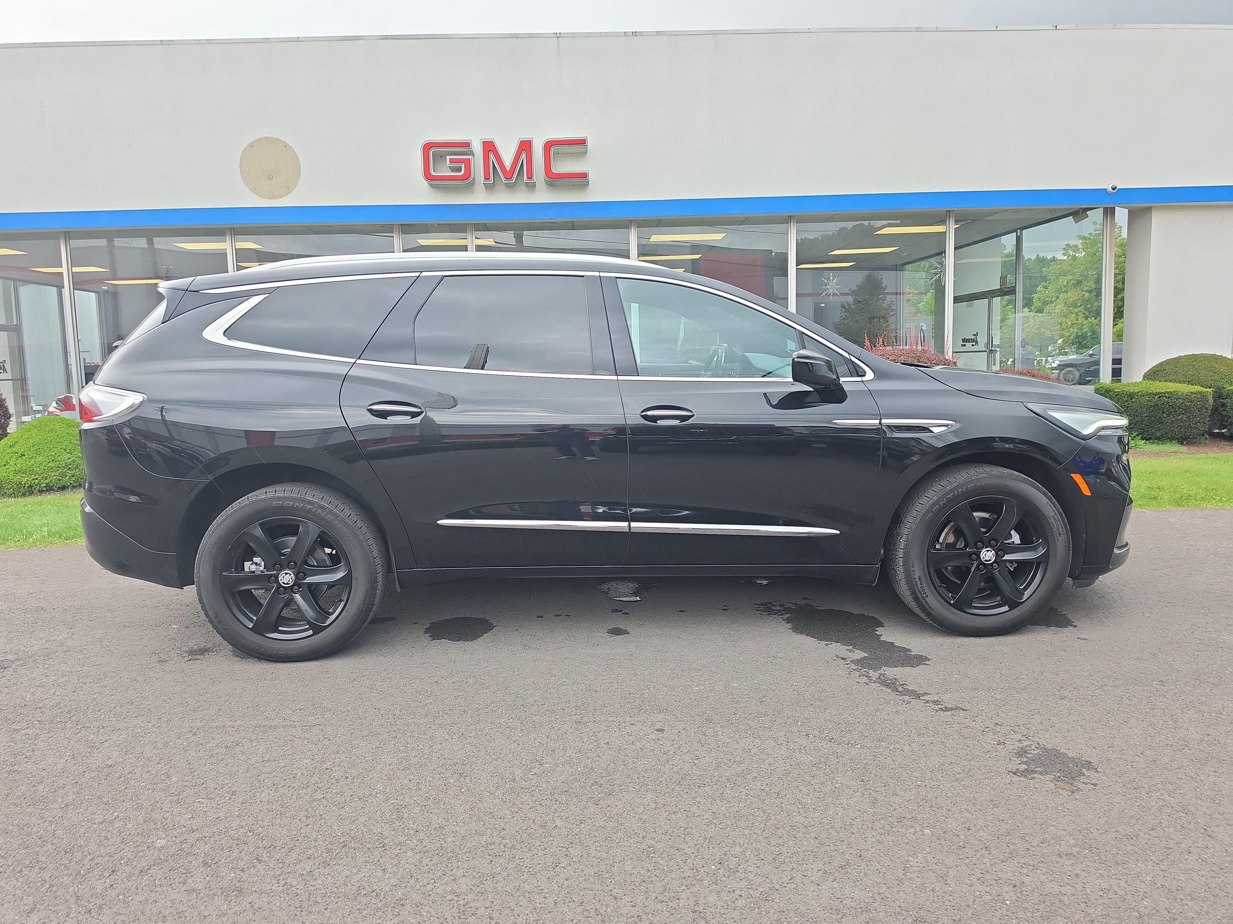 Used 2024 Buick Enclave Essence w/ Experience Buick Package AWD/4WD image 2