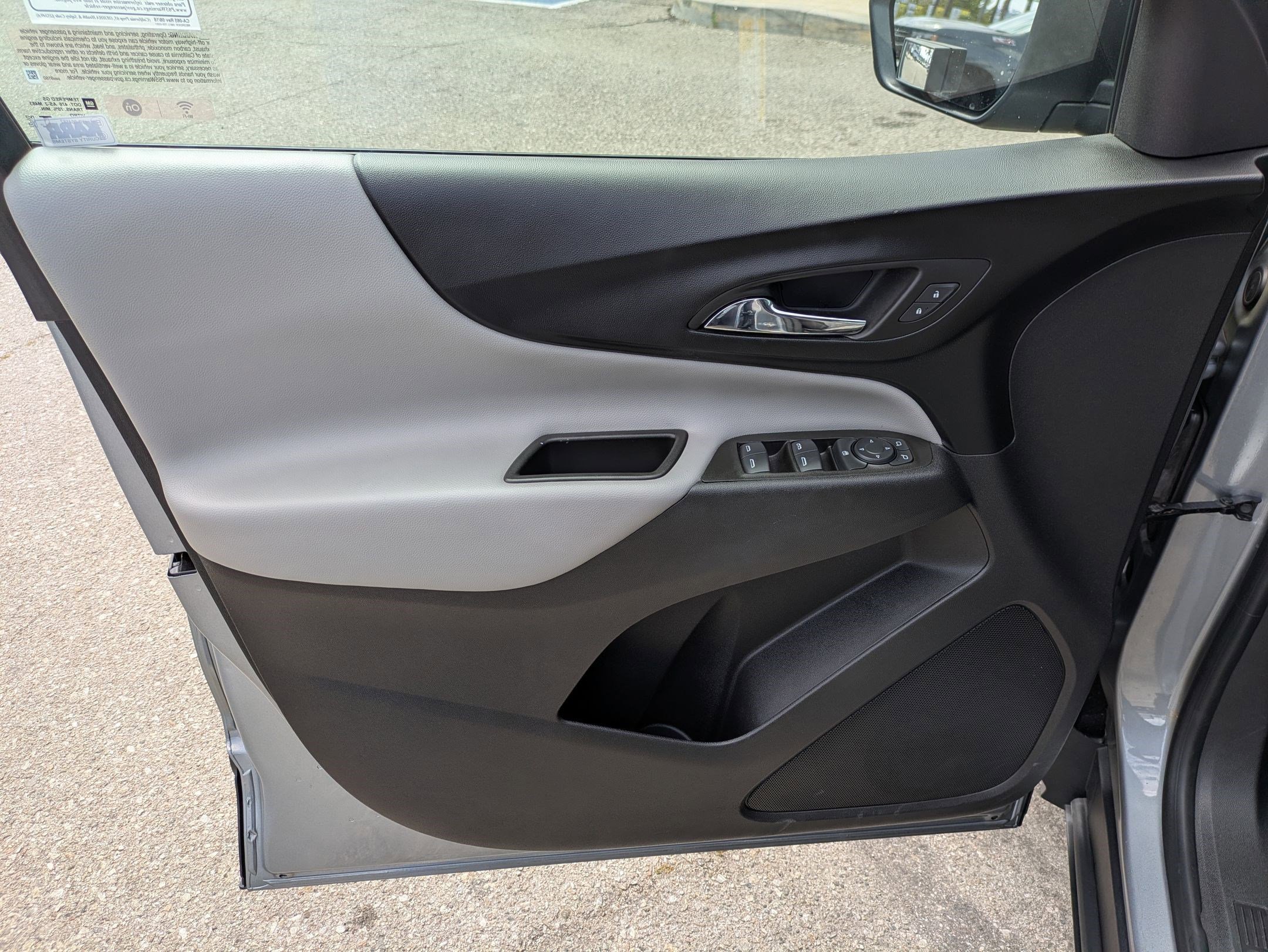 Used 2023 Chevrolet Equinox LS image 10