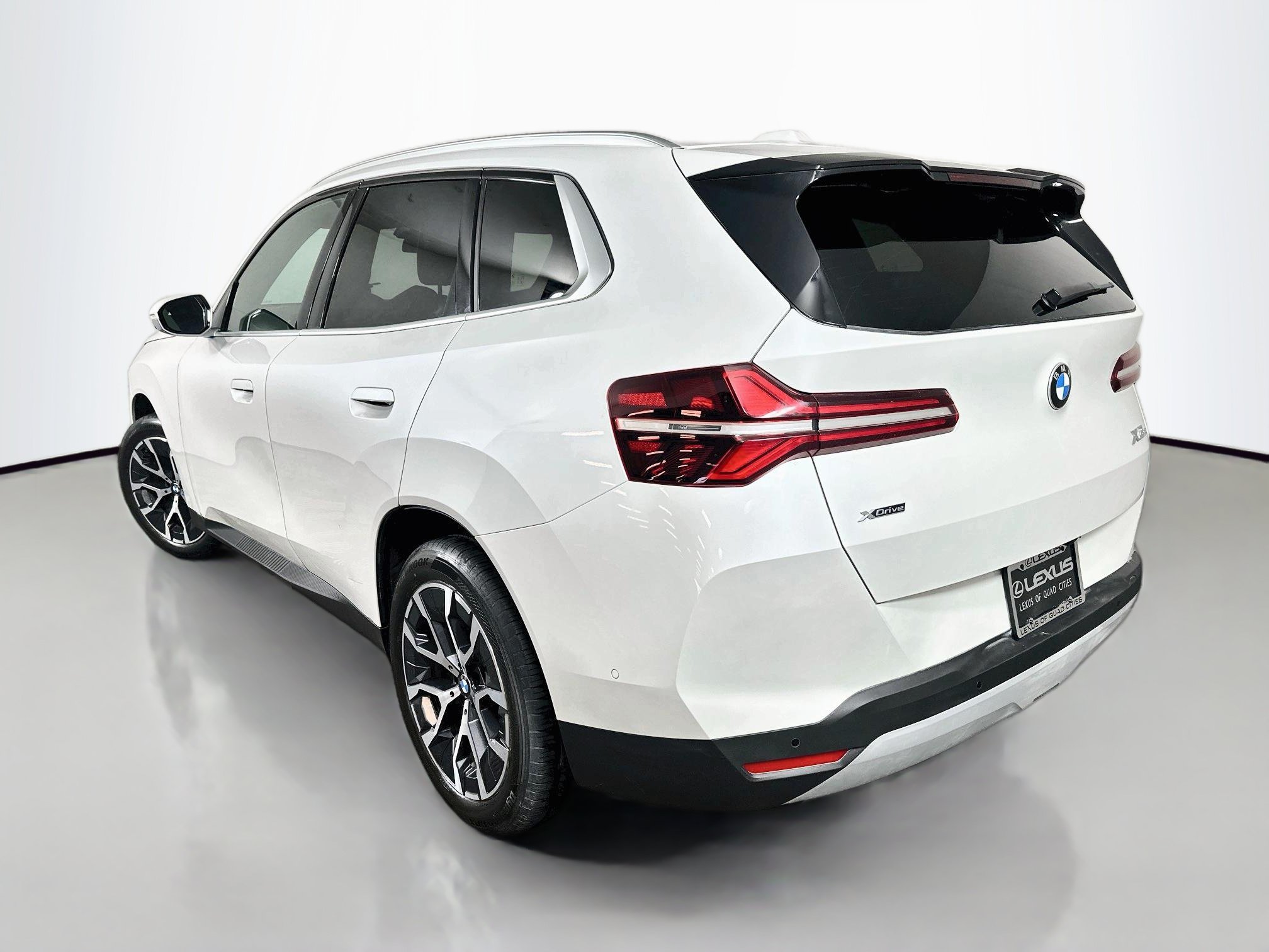 Used 2025 BMW X3 xDrive30i w/ Premium Package AWD/4WD image 5