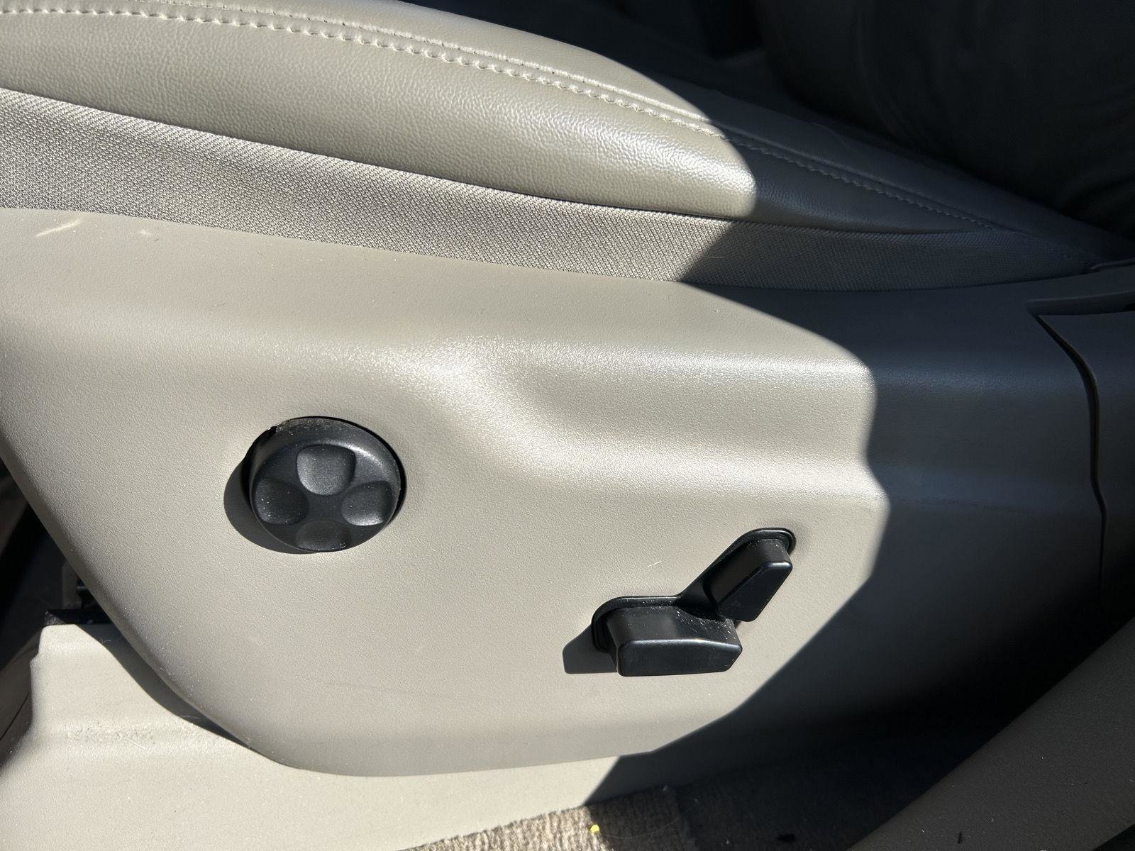 Used 2011 Jeep Grand Cherokee Laredo image 10