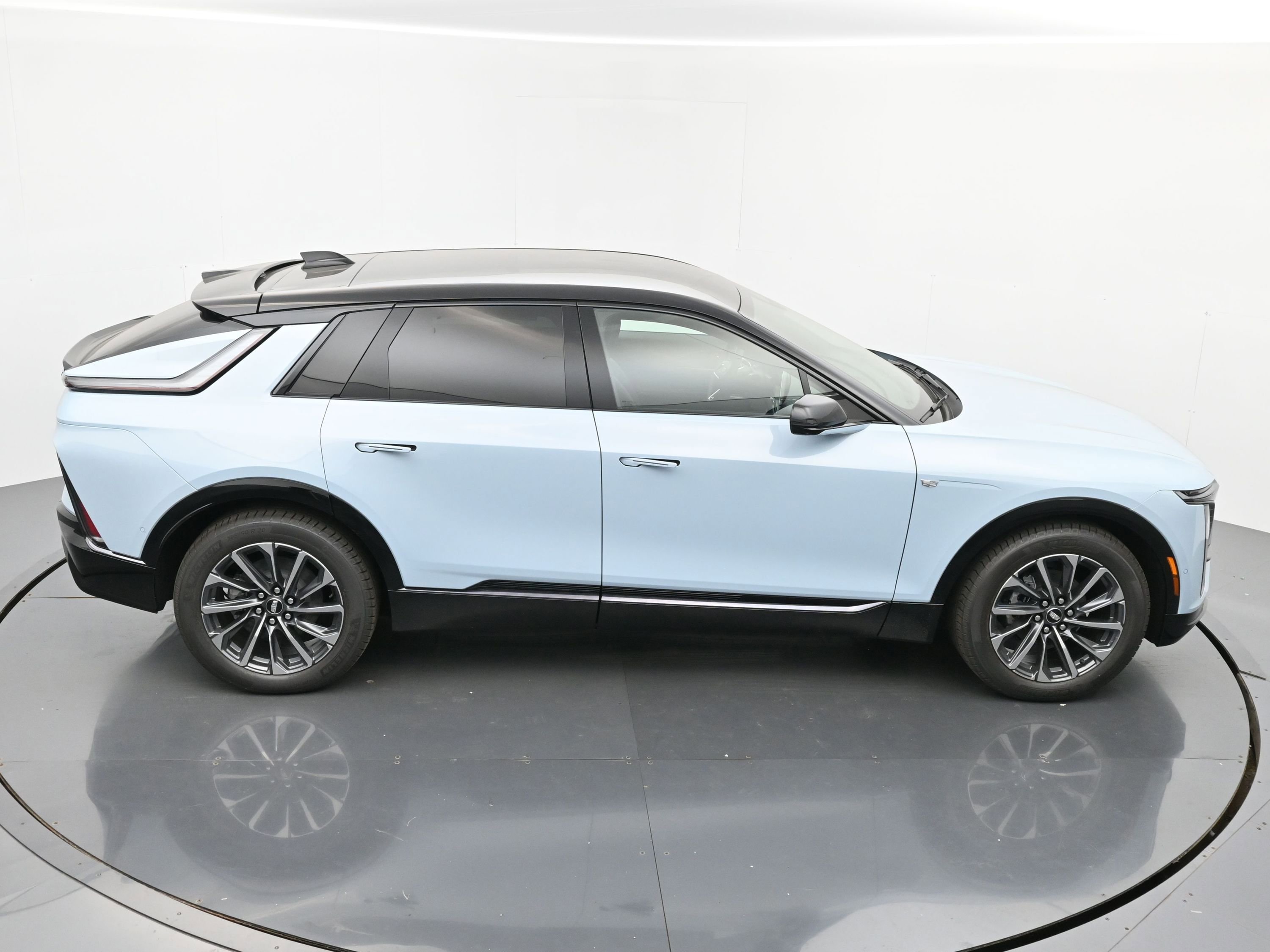 New 2026 Cadillac Lyriq Sport image 28