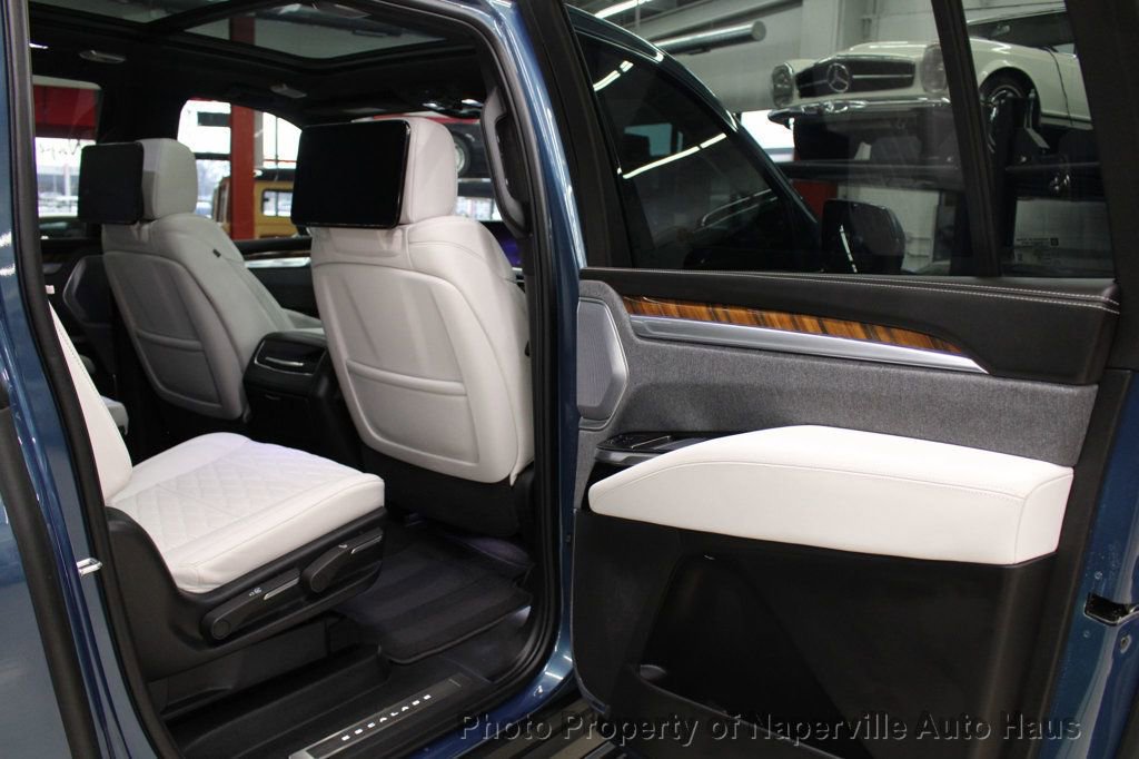 Used 2025 Cadillac Escalade ESV Sport Platinum w/ LPO, ONYX Package image 54