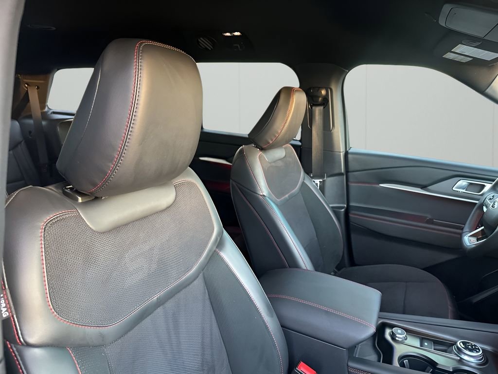 Used 2025 Ford Explorer ST image 15