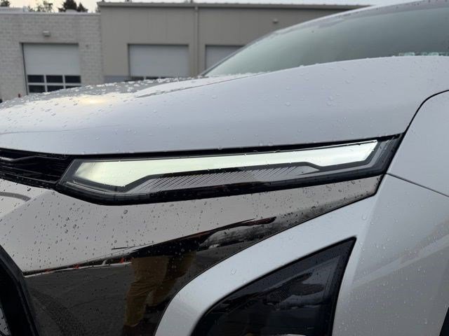 Used 2025 Chevrolet Equinox ACTIV image 12