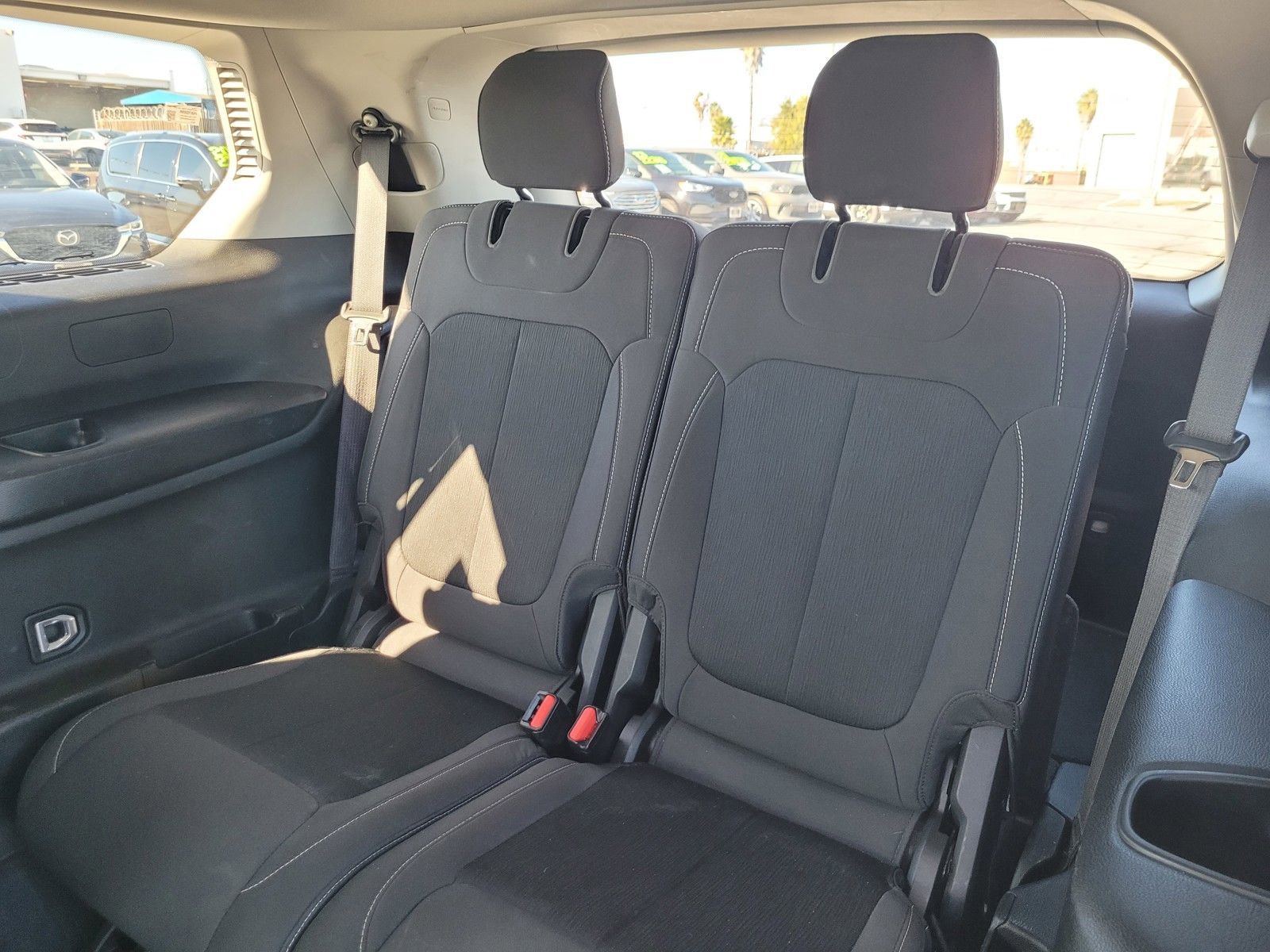 Used 2023 Jeep Grand Cherokee L Laredo image 12