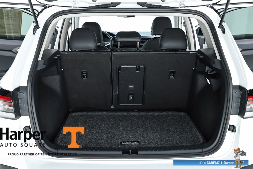 Used 2025 Volkswagen Taos SE image 29