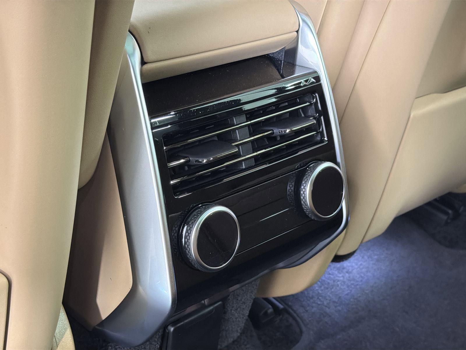 New 2026 Land Rover Range Rover SE image 28