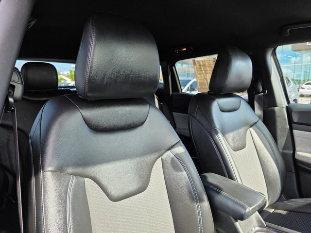 Used 2024 Jeep Compass Latitude image 11