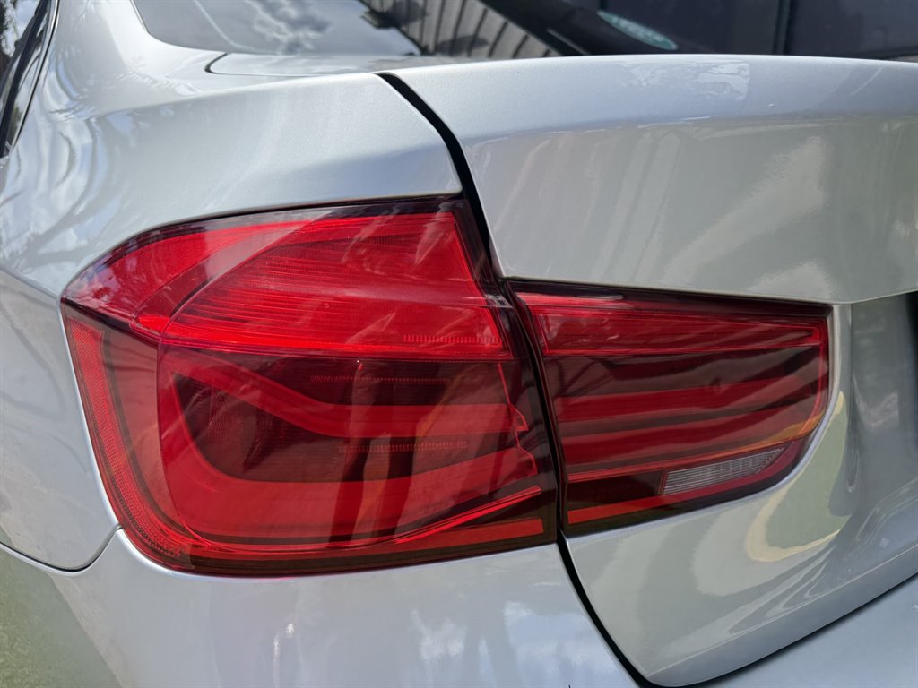 Used 2017 BMW 330i Sedan RWD image 11