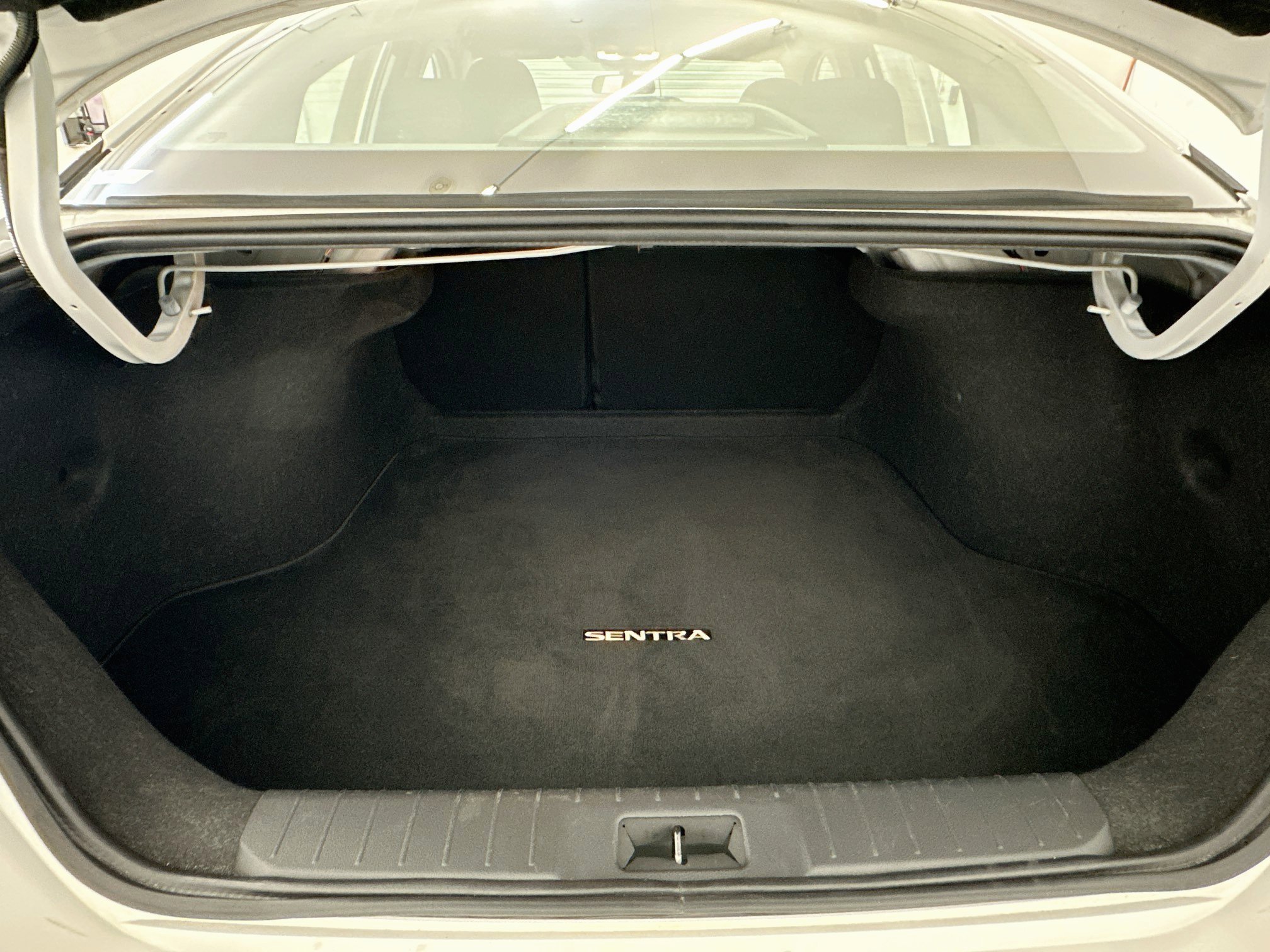Used 2025 Nissan Sentra SR FWD image 29