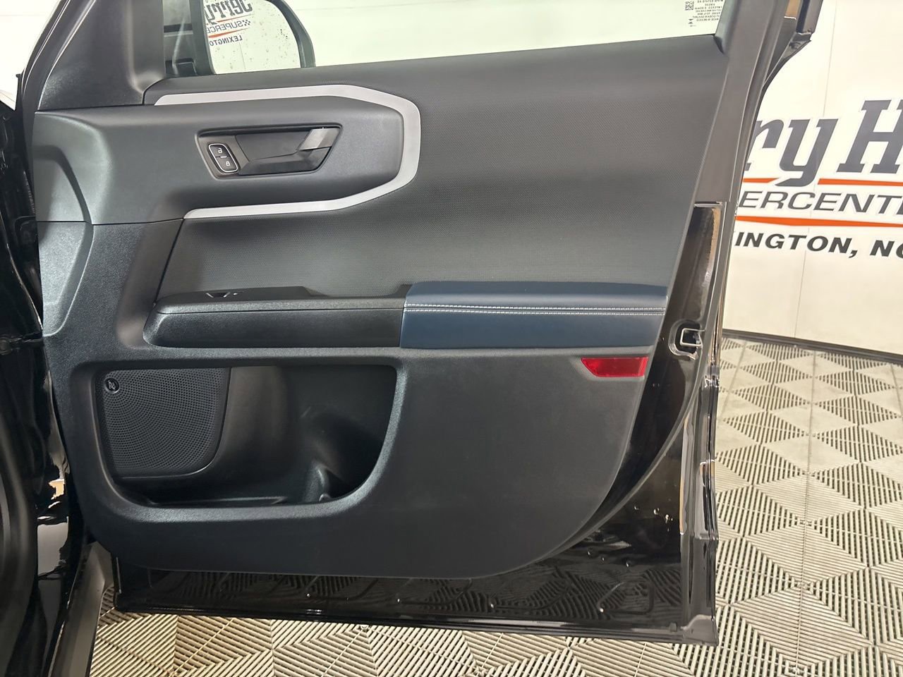 Used 2023 Ford Bronco Sport Outer Banks w/ Tech Package AWD/4WD image 23