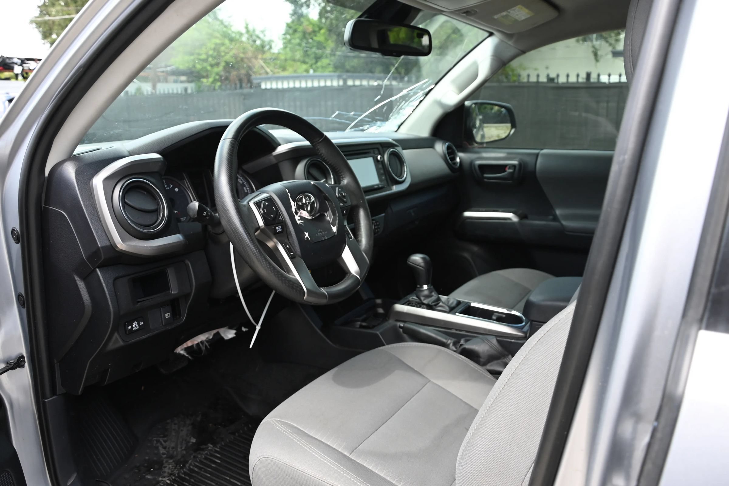 Used 2019 Toyota Tacoma SR5 RWD image 12