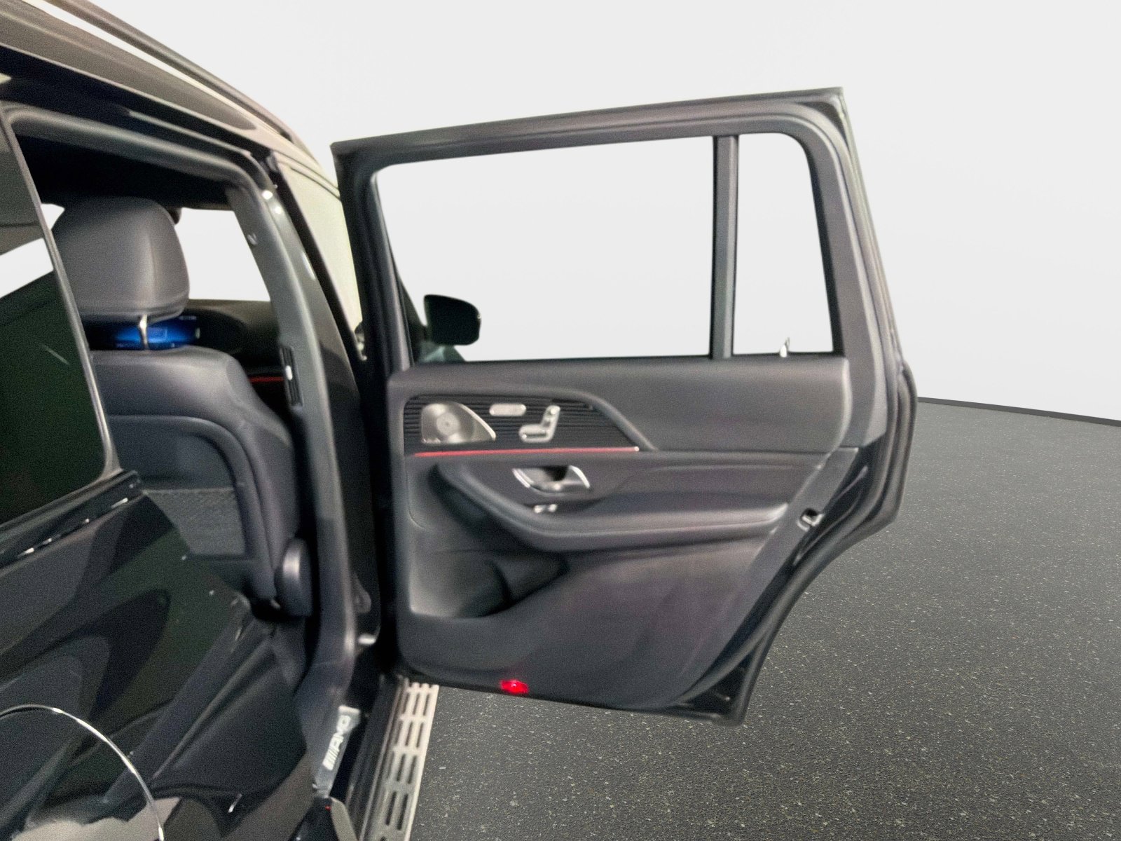 Used 2024 Mercedes-Benz GLS 63 AMG 4MATIC image 27