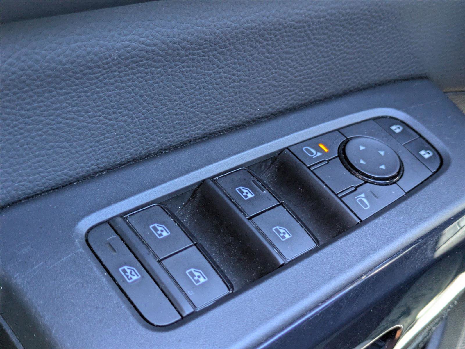 Used 2025 Nissan Pathfinder SV AWD/4WD image 27