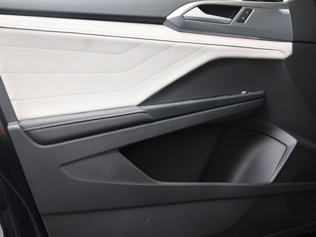 New 2025 Volkswagen Taos SEL image 23