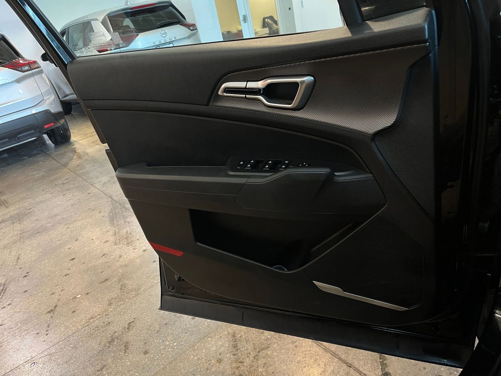 Used 2025 Kia Sportage LX image 18