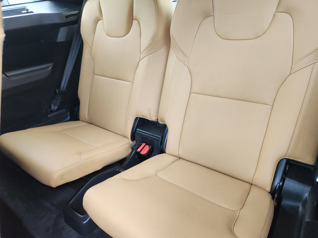 Used 2016 Volvo XC90 T6 Momentum w/ Momentum Plus Package image 31