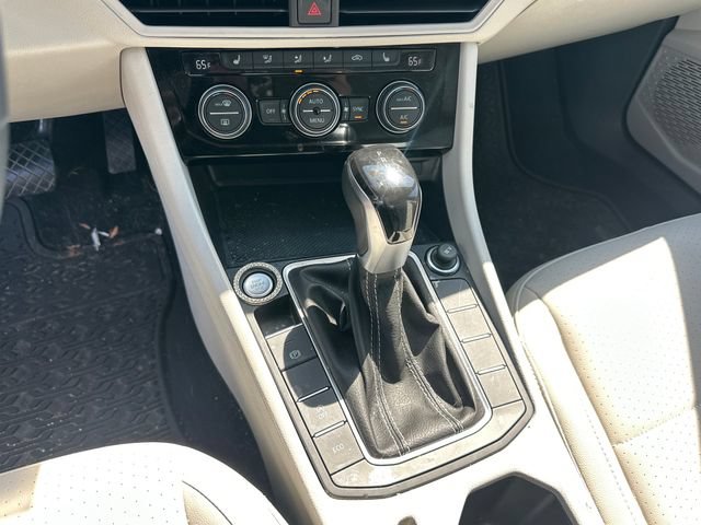 Used 2024 Volkswagen Jetta SE w/ Panoramic Sunroof Package FWD image 19