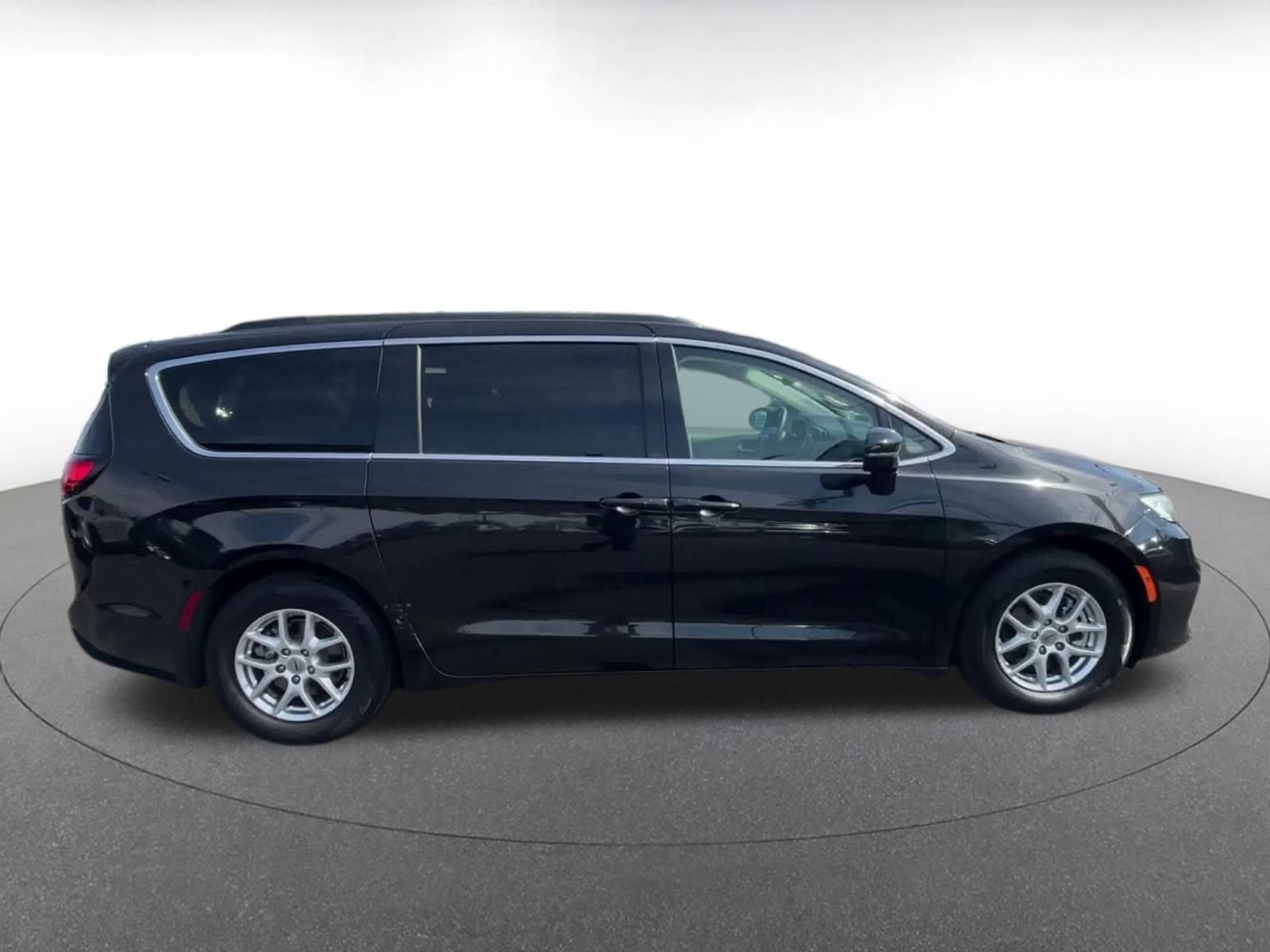 Used 2022 Chrysler Pacifica Touring-L FWD image 15