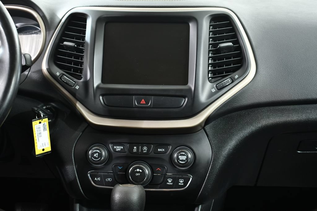 Used 2017 Jeep Cherokee Latitude AWD/4WD image 9