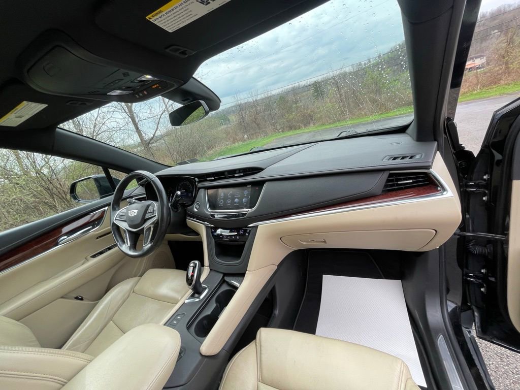 Used 2017 Cadillac XT5 Premium Luxury w/ LPO, Wheel Lock Package image 9